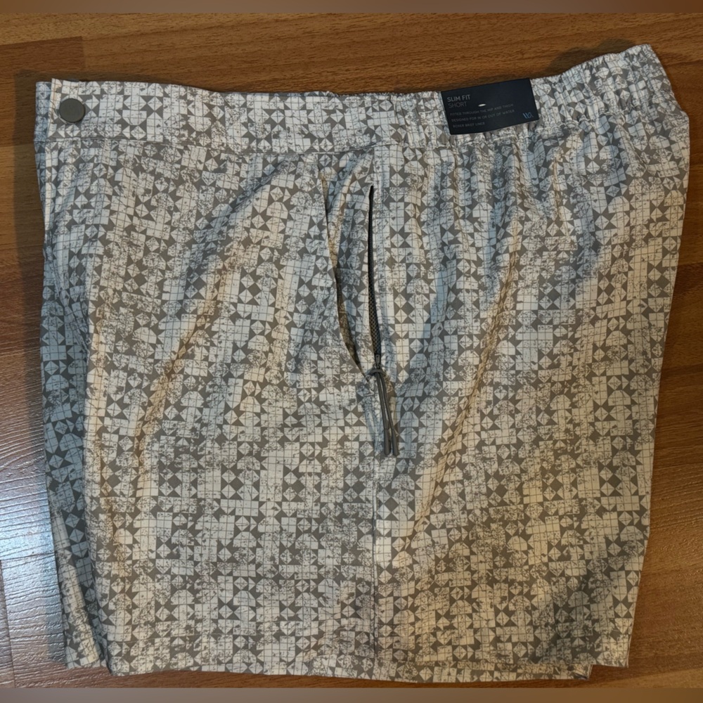 VRST 5” white & Silver Geo resort shorts